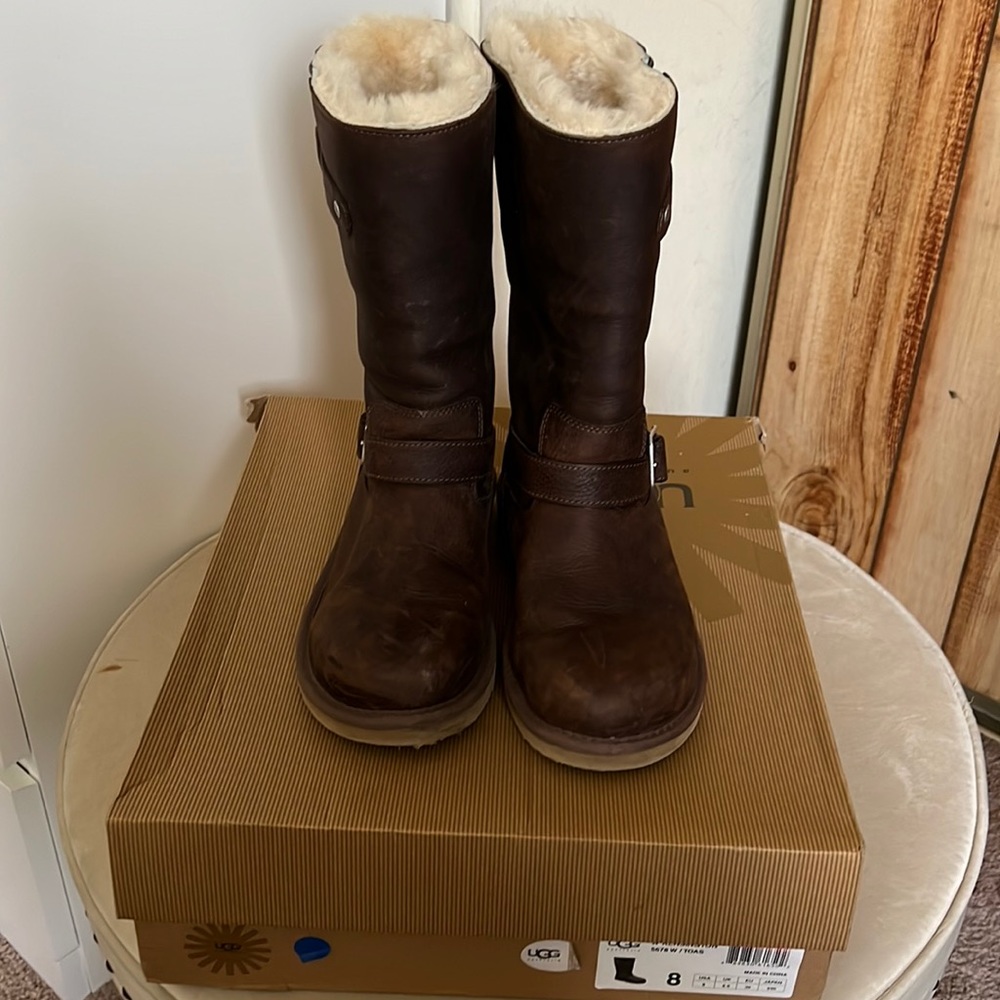 Ugg kenzington in excellent condition